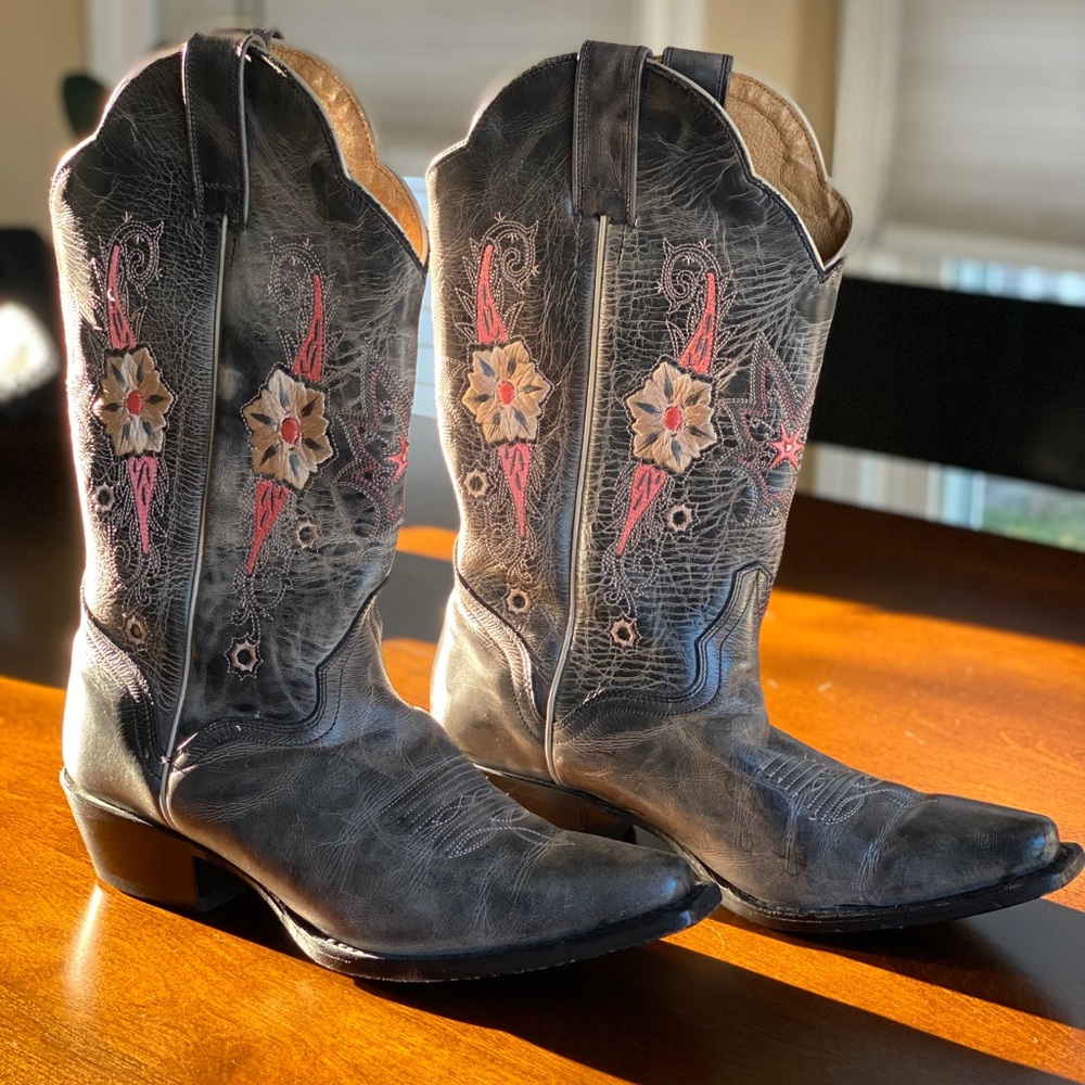 Women’s Cowgirl Boots